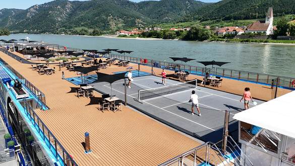 Amawaterways AmaMagna Sun Deck Pickleball ©Wouter Brink.jpg